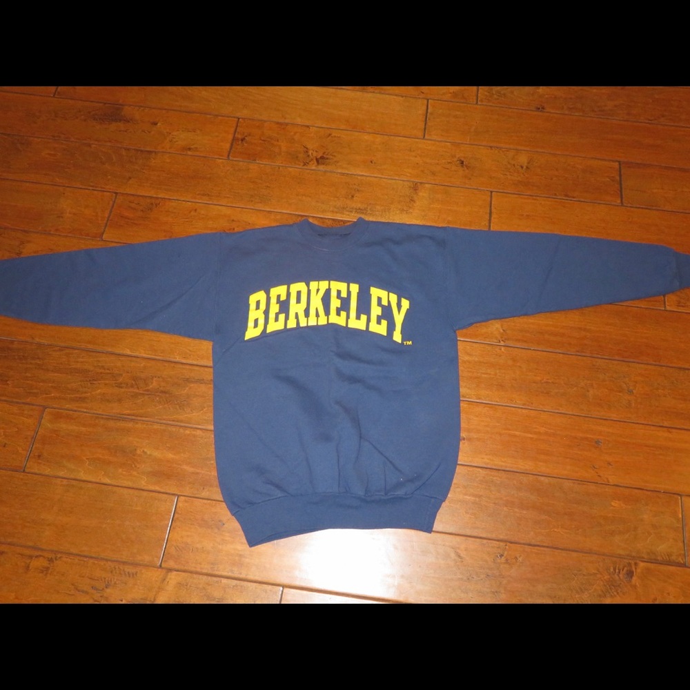 ADORABLE UNIVERSITY OF CAL. BERKELEY SWEATSHIRT!